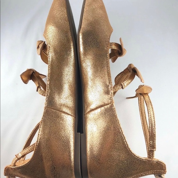 Report Larchmont Triple Bow Gold Pointed Toe Flats - Picture 4 of 6